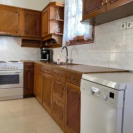 Park Apartment Agioi Theodoroi Exterior photo