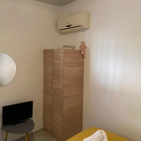 Park Apartment Agioi Theodoroi Exterior photo